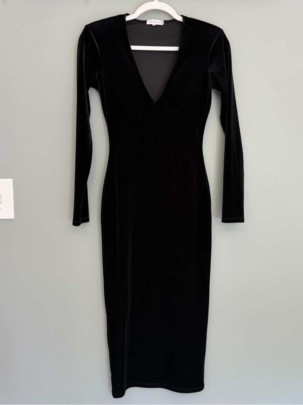Good American Black Velvet Ribbed V-Neck Long Sleeve Midi Dress